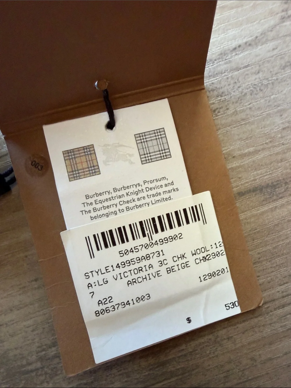 NWT Burberry Victoria Archive Beige Check gloves size 7